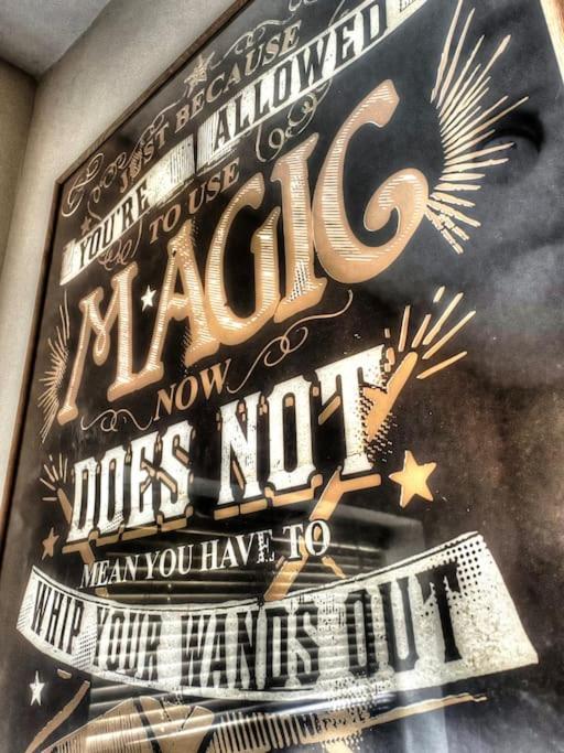 Hagrid'S Hut Apartment Watford  Bagian luar foto
